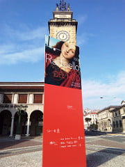 Bergamo - pannello informativo sulla mostra dedicata a Raffaello