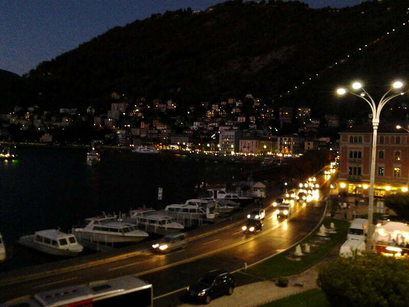 la magia del lago di Como di sera...