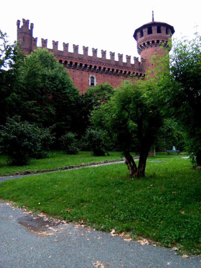 TORINO CAPITALE DELL'AUTO FRA SALONE E MUSEO 3 Torino - tracce medievali al Parco del Valentino