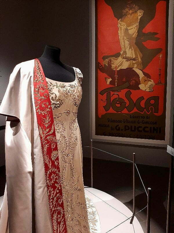 Il vestito di una Tosca esposto alla mostra Opera Palcoscenico della Società di Parma