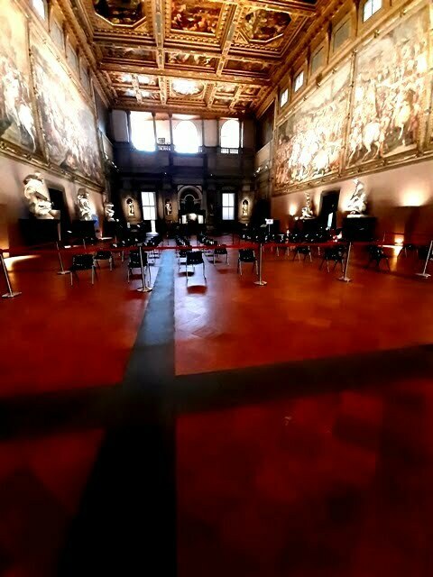 L'imponenza del Salone dei Cinquecento di Palazzo Vecchio a Firenze