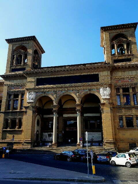 La Biblioteca Nazionale a Firenze si scopre passeggiando lungo l'Arno
