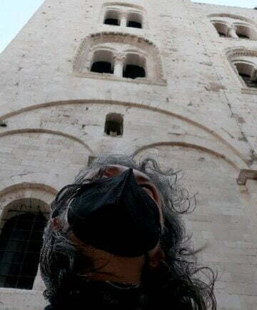 Italia Città d'Arte è arrivata a Bari - alle spalle la Basilica di San Nicola