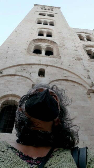 Italia Città d'Arte è arrivata a Bari - alle spalle la Basilica di San Nicola