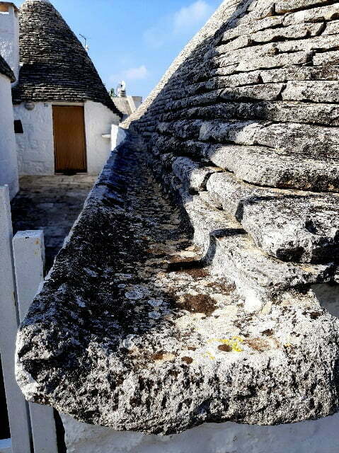 dettaglio del tetto di un trullo di Alberobello
