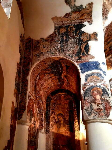 particolare degli affreschi nella chiesetta bizantina di San Pietro a Otranto